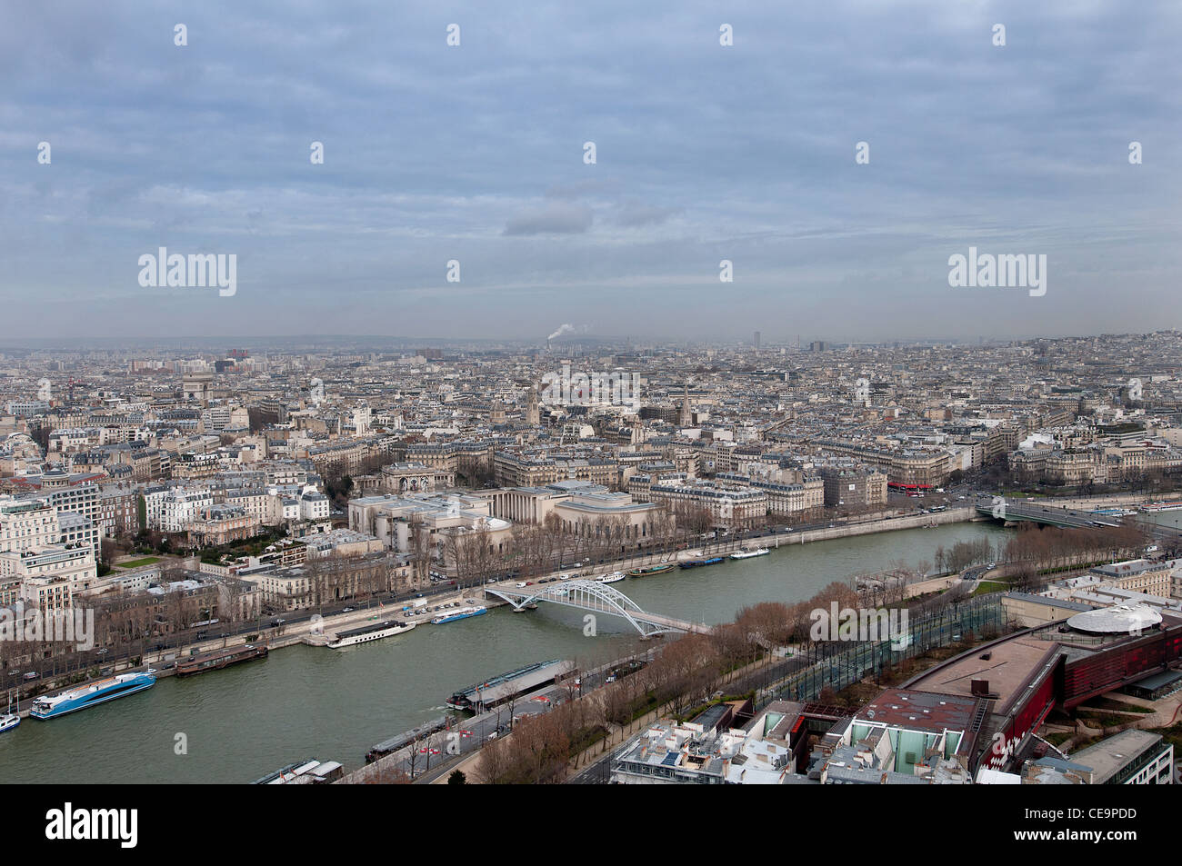 Panorama von Paris vom Eiffelturm und der Seine entfernt Stockfoto