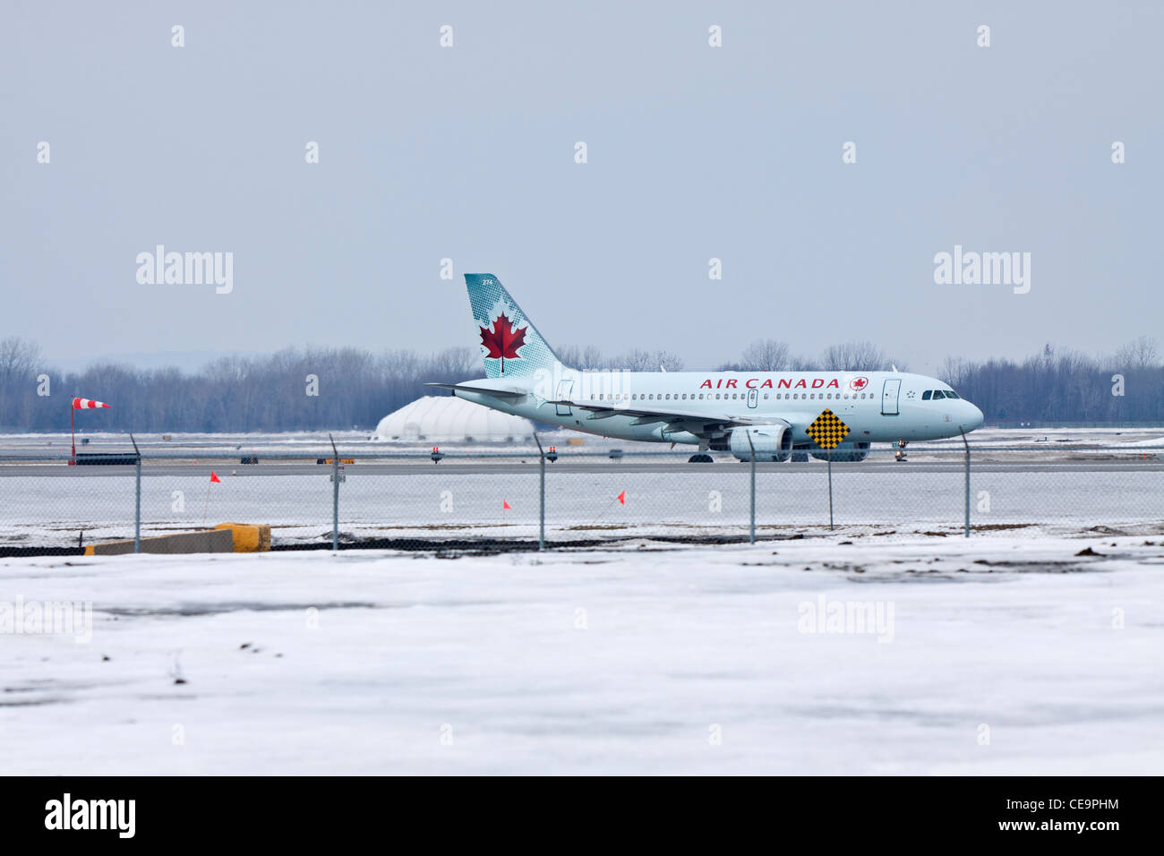 Air Canada Flugzeug auf der Startbahn rollen Stockfoto