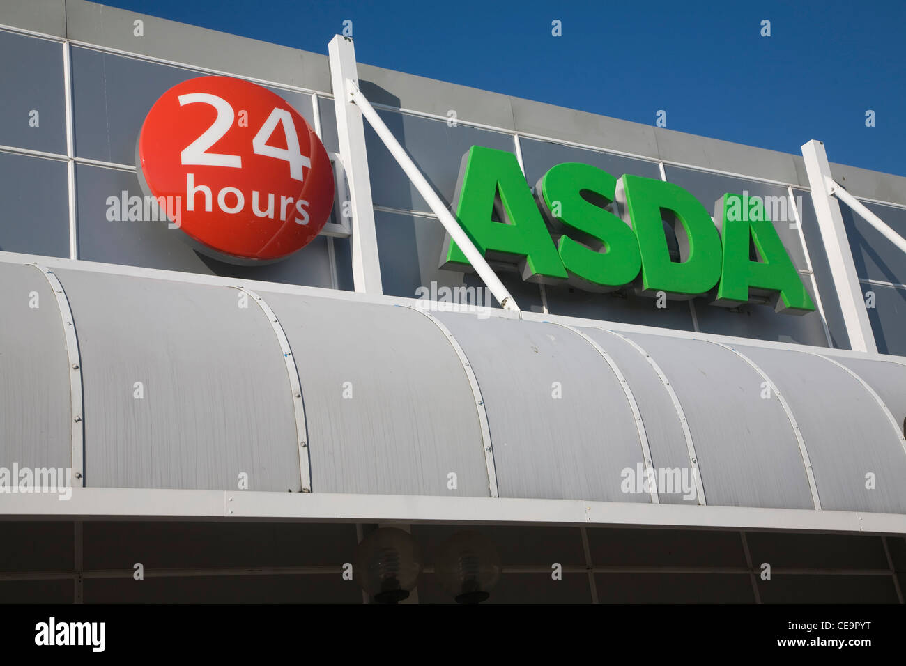 ASDA Supermarkt 24 Stunden Zeichen Whitehouse, Ipswich, Suffolk, England Stockfoto