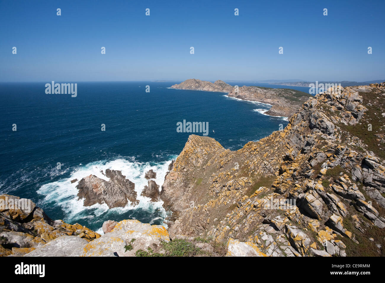 Illa Faro Blick nach Norden in Richtung Monteagudo - Inseln im Atlantischen Ozean von Galizien Nationalpark, Provinz Pontevedra, Galicien, Spanien Stockfoto