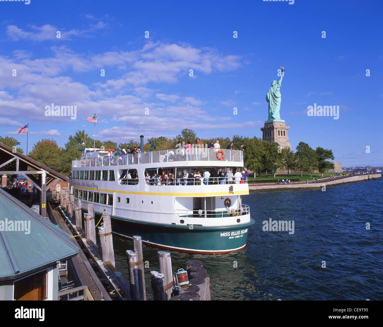 Liberty Island ferry zur Statue of Liberty National Monument, Liberty Island, New York, New York Staat, Vereinigte Staaten von Amerika Stockfoto