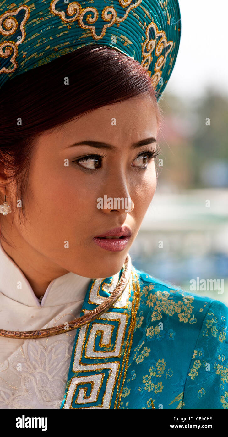 Vietnamesisches Hochzeitskleid Stockfotos Und Bilder Kaufen Alamy