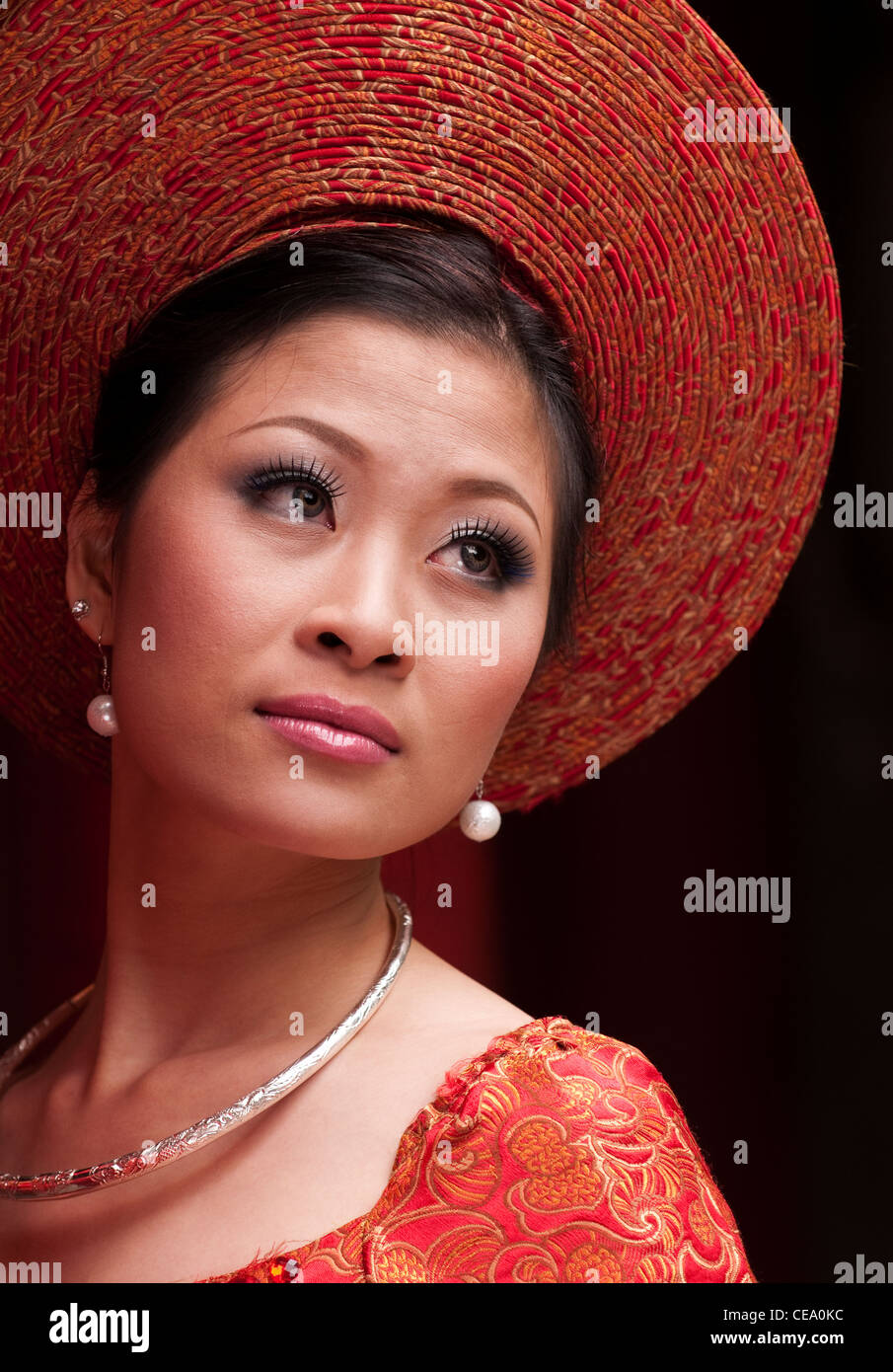 Vietnamesisches Hochzeitskleid Stockfotos Und Bilder Kaufen Alamy