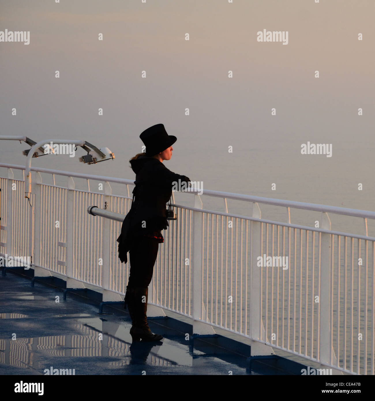 Passagier auf der MV Amorique den Sonnenaufgang nähert sich die Fähre Roscoff, Bretagne, Frankreich Stockfoto