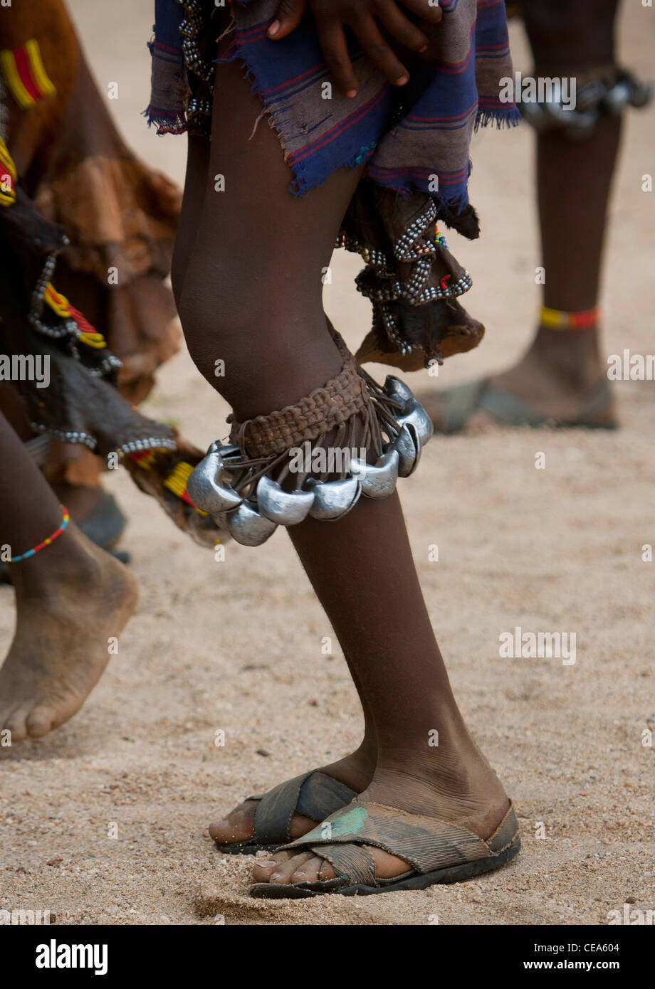 Hamer Menschen feiern Stier springen Zeremonie durch rituelle Tänze und Musik-Omo-Tal-Äthiopien Stockfoto