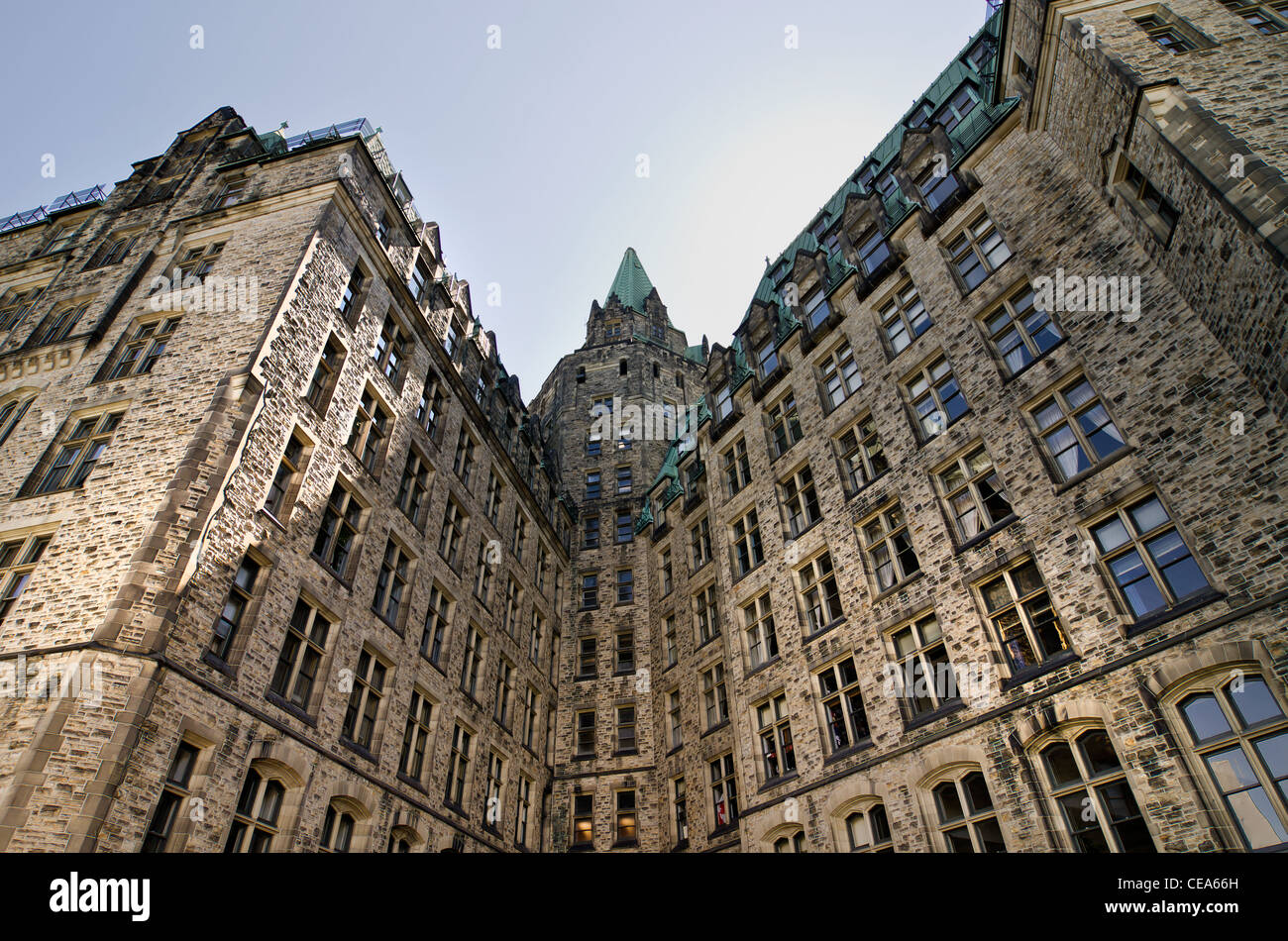 Das kanadische Parlament Bund Gebäude von hinten gesehen. Stockfoto