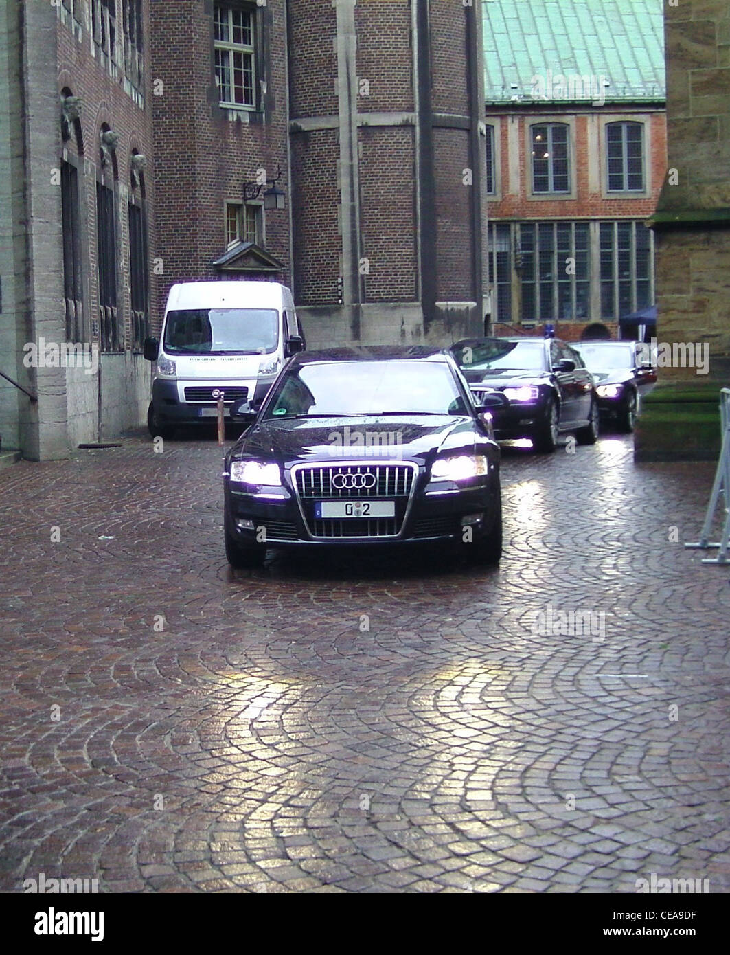 Die Limousine des Bundeskanzlers, ein Audi A8 6.0 L, mit Kraftfahrzeugkennzeichen 0-2. Hier in Bremen auf dem deutschen gesehen Stockfoto