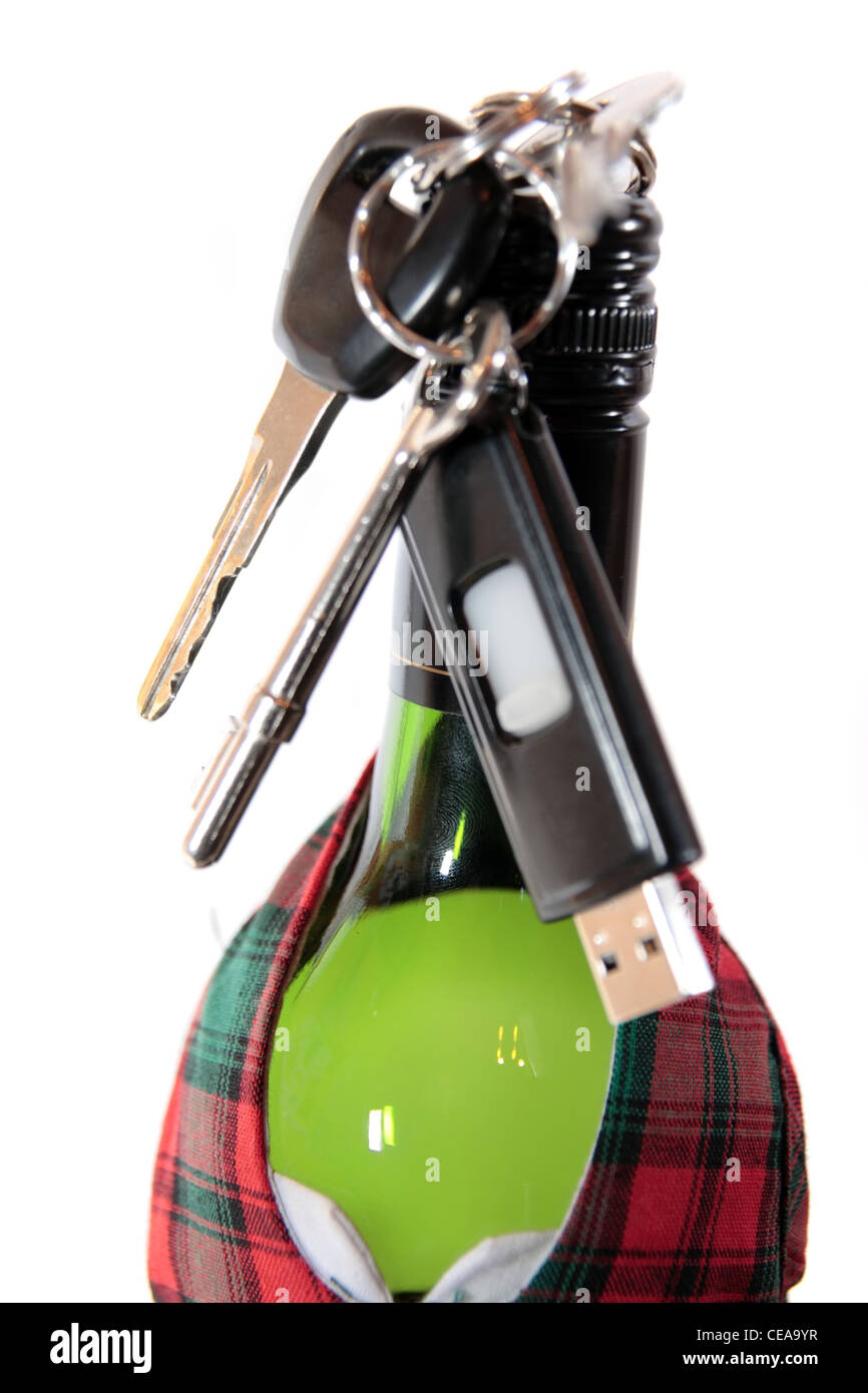 Die Schotten Alkohol Bild Spottschrift durch einen Tartan kilt tragen  Holländer mit Tennents Lager Alkohol in Dosen an einem Gürtel um seine  Hüften, als er die Teilnahme an der Stockfotografie - Alamy