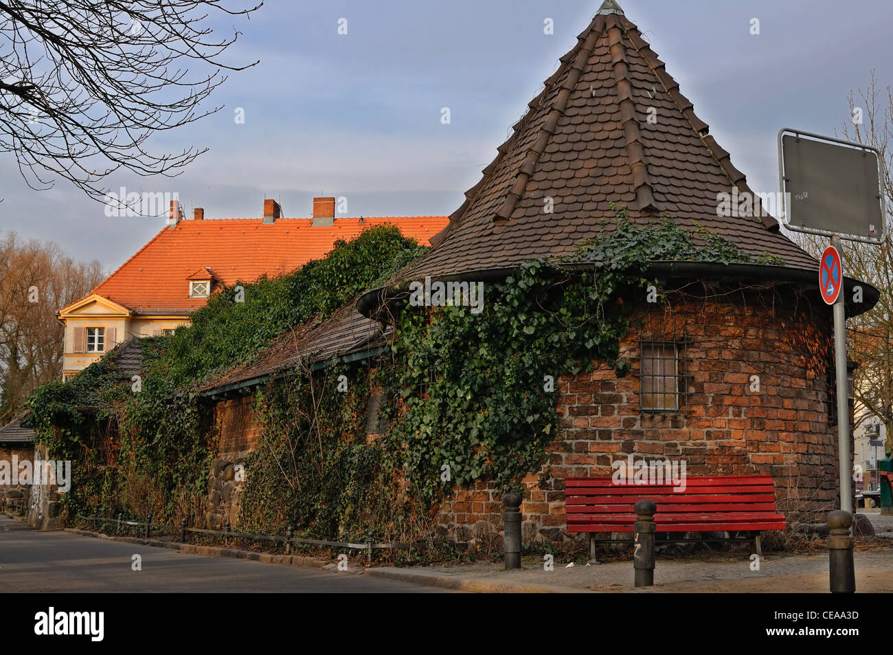 Berlin Altes Haus mit Efeu in BerlinBezirk Spandau Stockfotografie