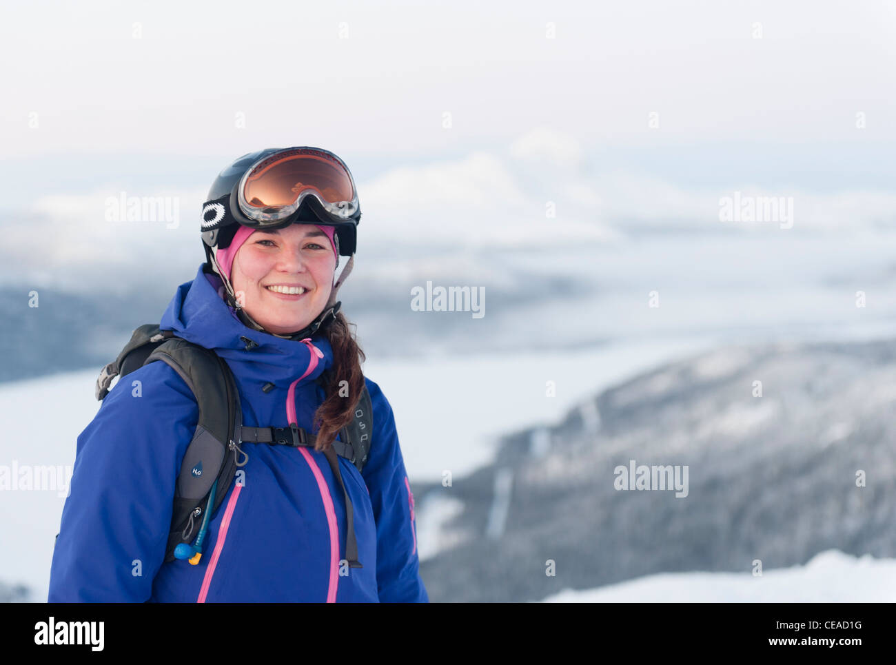 Porträt einer Skifahrerin. Stockfoto
