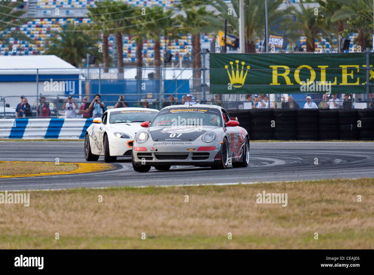 Rebel Rock Racing Porsche 997 in Haarnadelkurve im Jahr 2012 BMW Performance 200 auf dem Daytona International Speedway Stockfoto