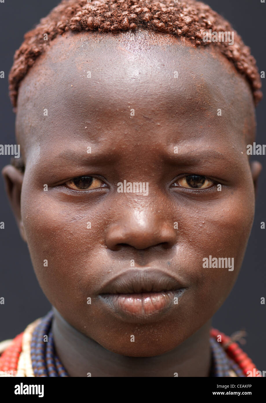 Porträt von gefärbten Haaren Karo Frau Äthiopien Stockfoto