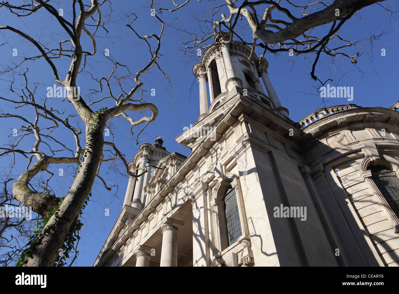 auf der Suche-Up im architektonischen Details des St. John's Smith Square, Westminster, Kirche & klassischer live-Musik Veranstaltungsort, Westminster, UK Stockfoto