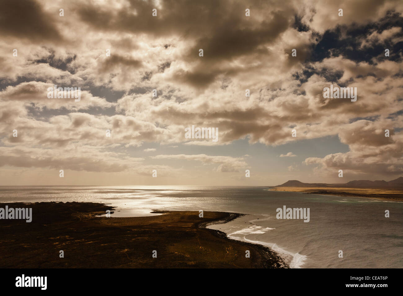 Der Blick auf Fuerteventura von der Caldera auf Lobos Stockfoto