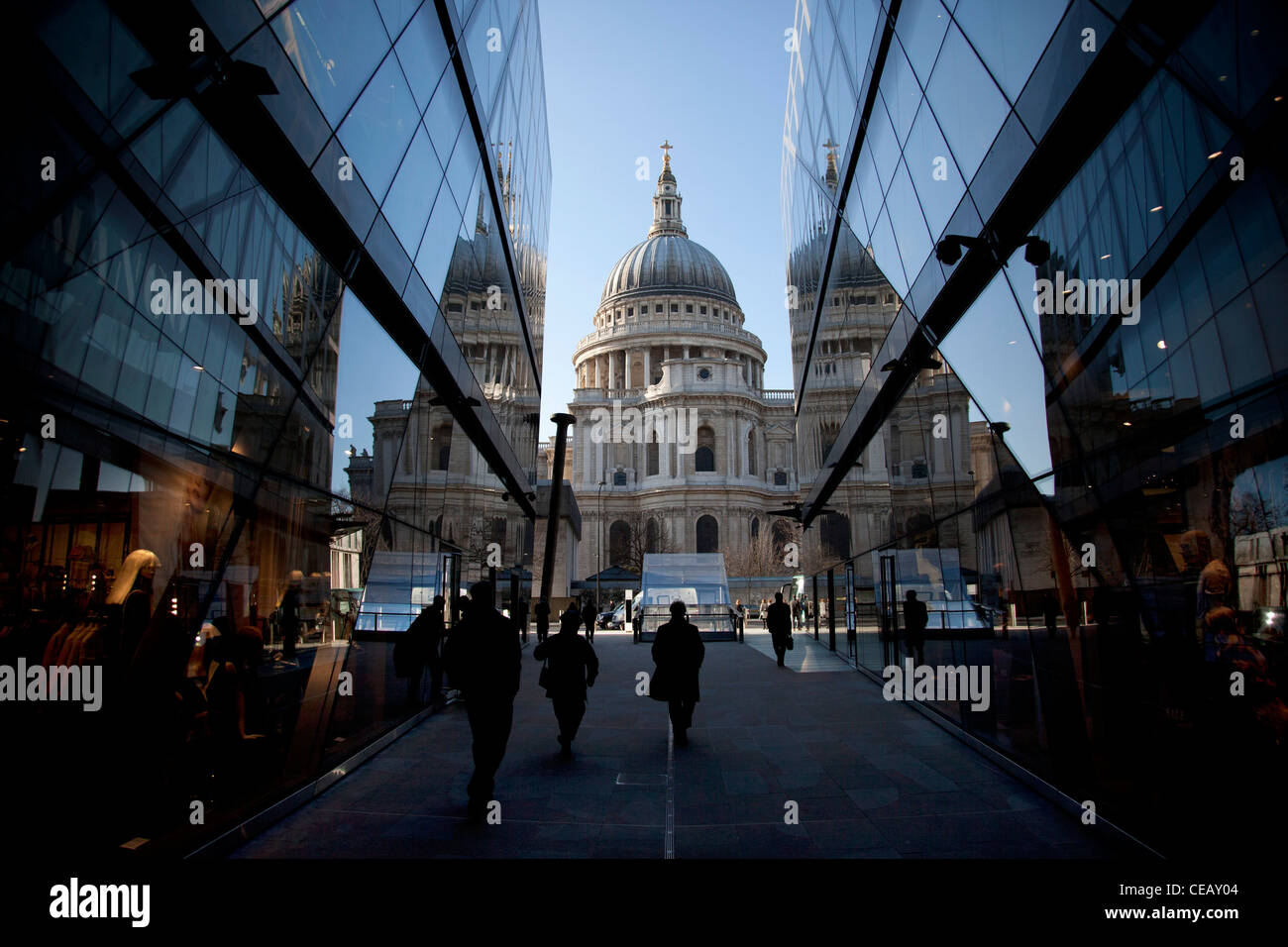 St. Pauls Cathedral von One New Change, ein großer Büro- und Entwicklung des Einzelhandels in der Londoner City gesehen. Stockfoto