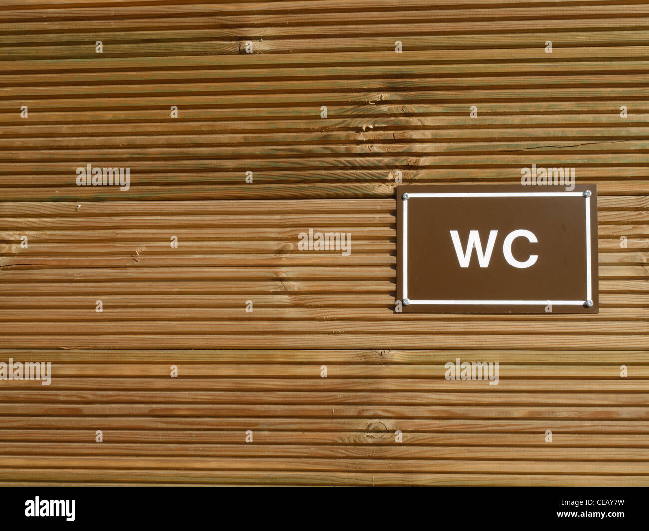 Portable, vorübergehend einzelne Toilette Stand beschriftet "WC", wie sie in Spanien genannt werden Stockfoto