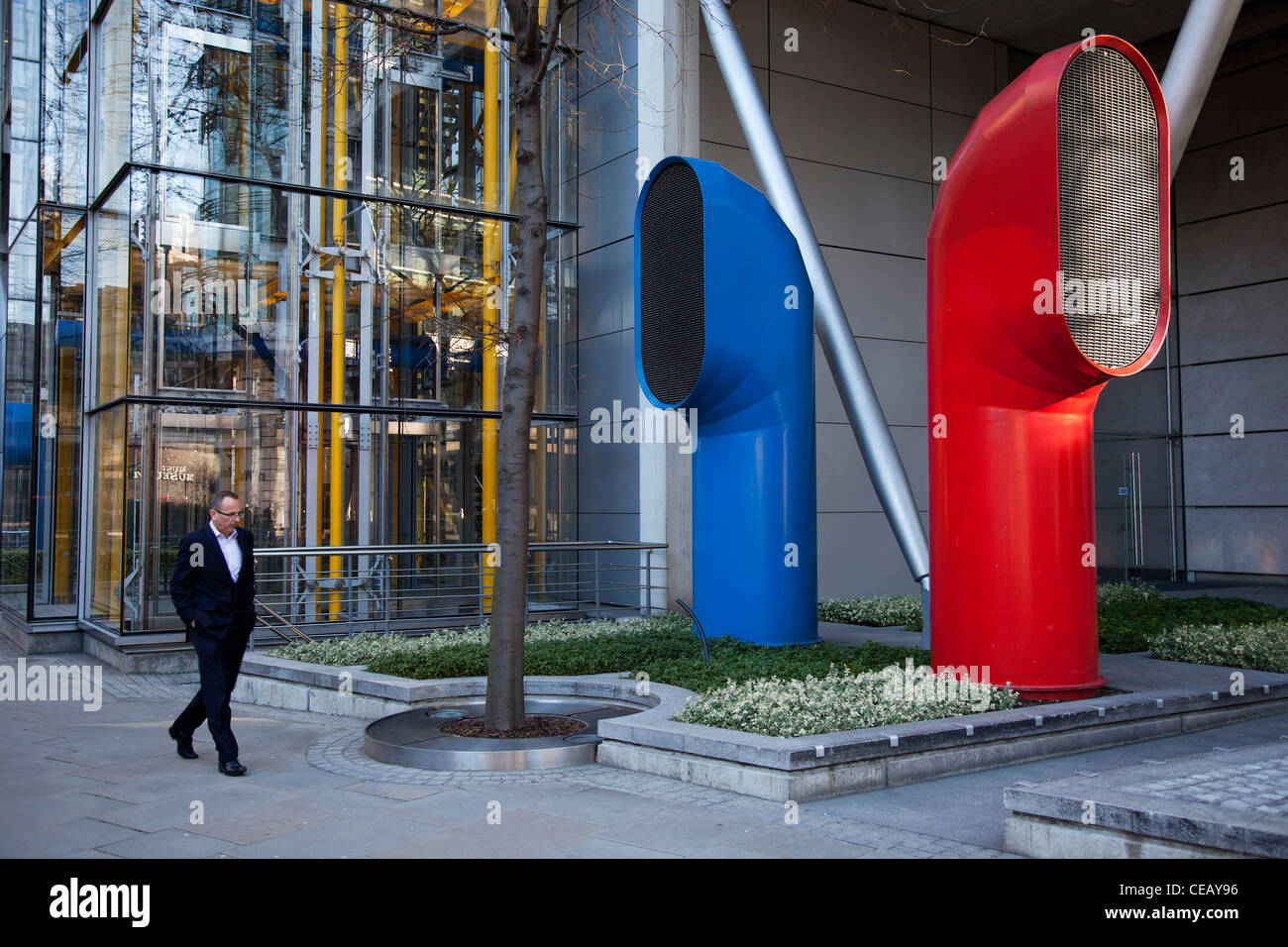 Vents 88 auf London Wall von Architekt Richard Rogers. Roten und blauen Trichter wie Belüftung Systemteil eines Bürogebäudes. Stockfoto