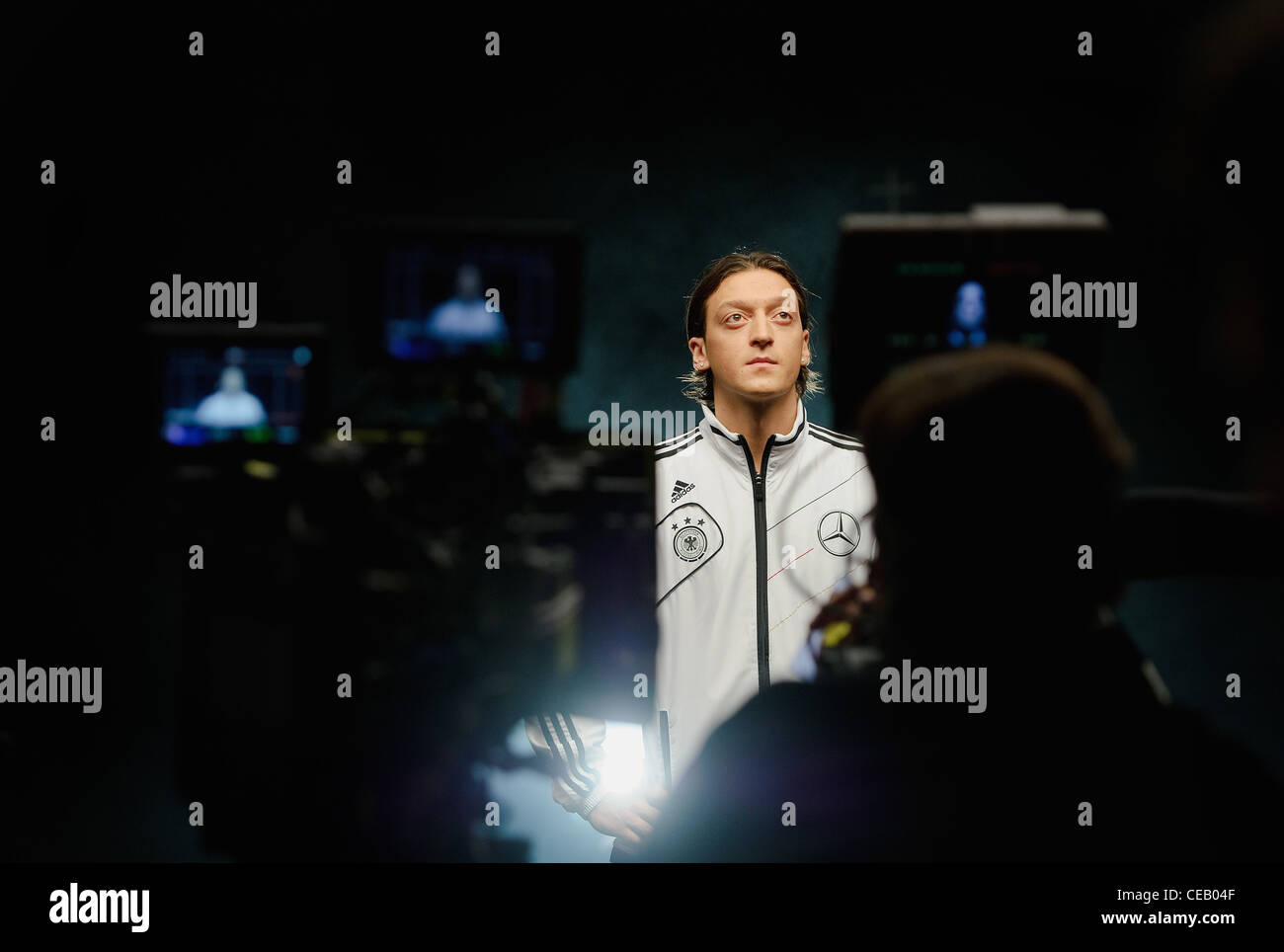 Deutsch Fußball Spieler Mesut Özil bei einem kommerziellen Dreharbeiten für Mercedes-Benz Stockfoto