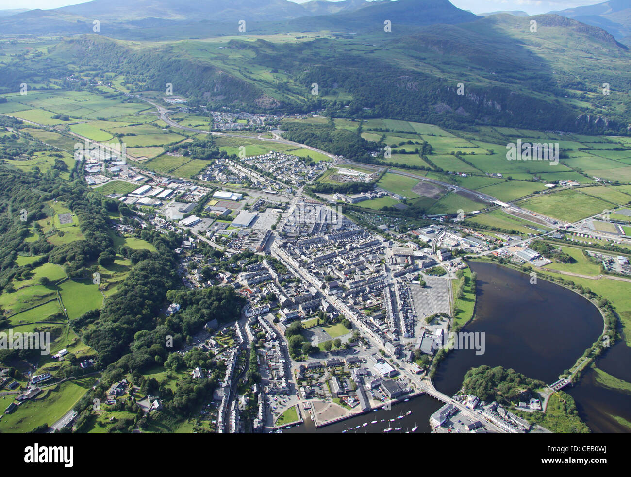 Luftaufnahme der Stadt Porthmadog, Nord Wales Stockfoto