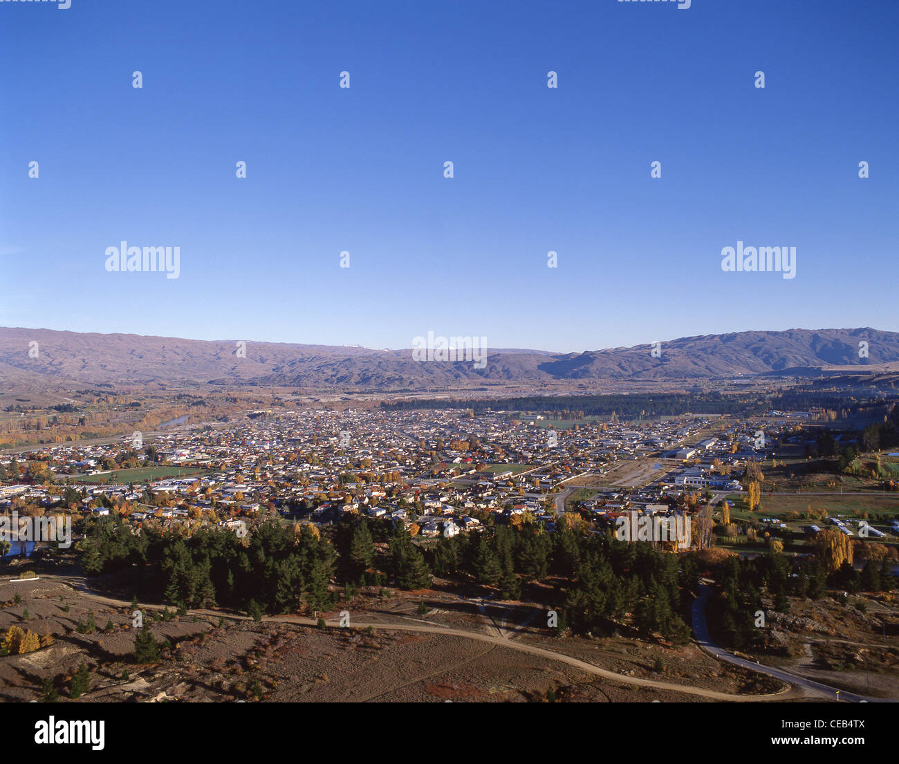 Ansicht der Stadt in Herbstfarben, Alexandra, Otago Region, Südinsel, Neuseeland Stockfoto