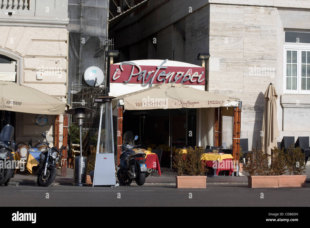 Eine leere Kaffee-Bar auf den Straßen von Rom Italien Stockfoto