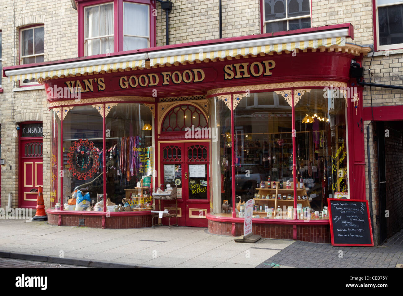 Van es gutes Essen Shop in Middleton Straße, Llandrindod Wells  Stockfotografie - Alamy