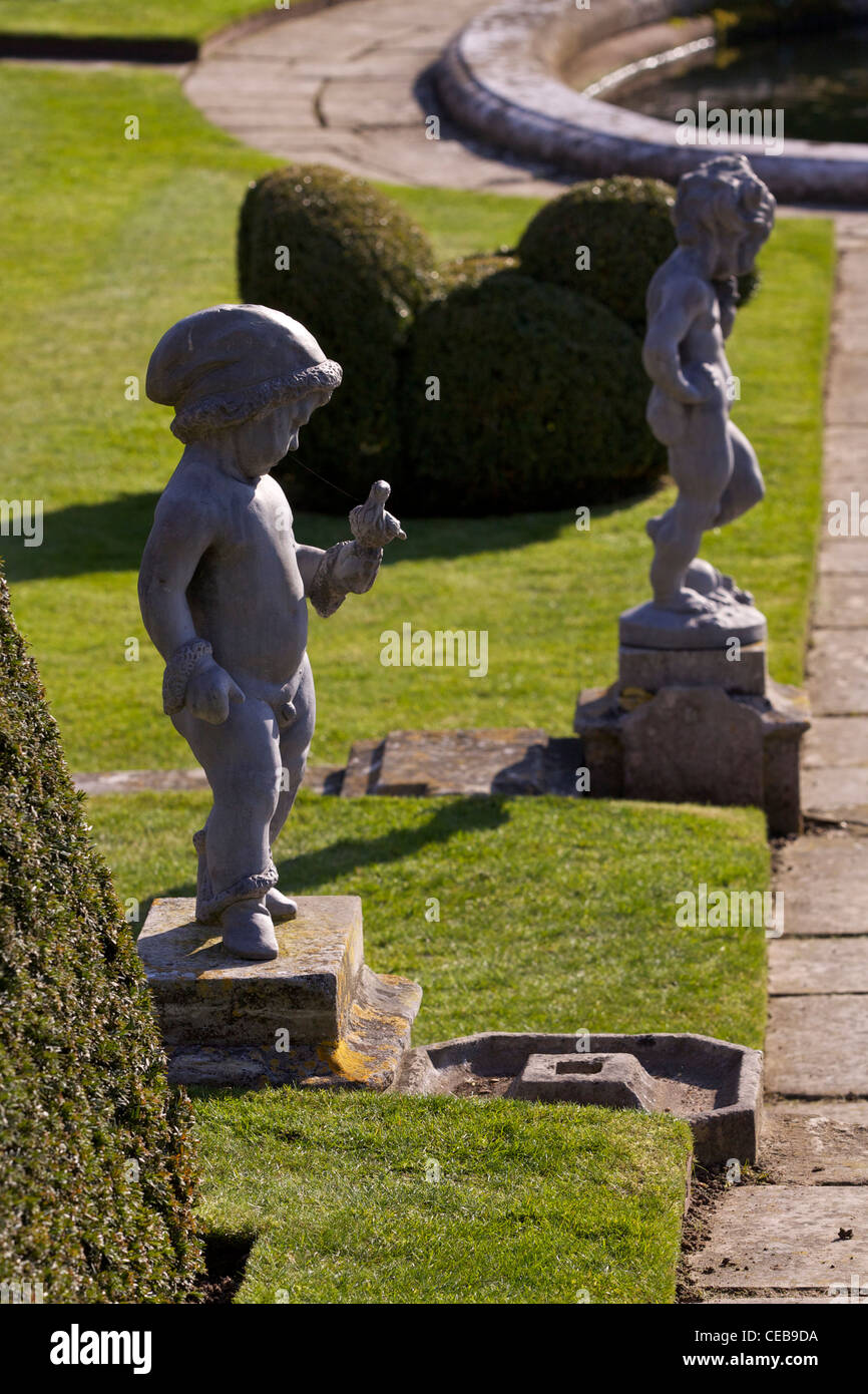 Putten In Der Teich Garten Im Stil Von Henry Viii Garten Von 1536 Neu Stein Stockfotografie Alamy