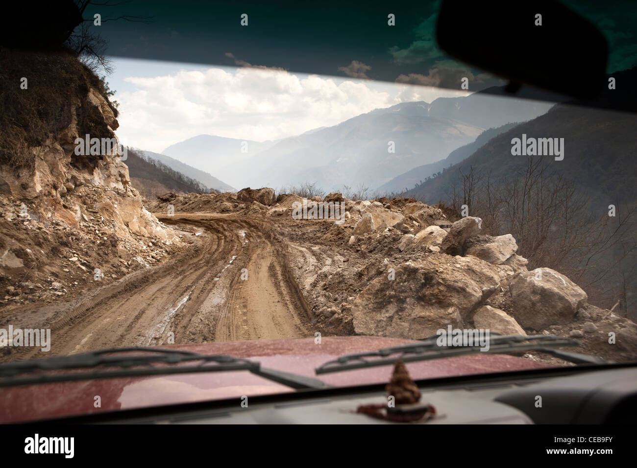 Indien, Arunachal Pradesh, Senge, gefährliche Bergstraße auf Sela-Straße zwischen Tawang und Dirang Stockfoto