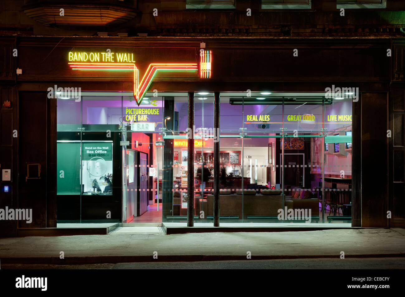 Die Band auf der Wand Veranstaltungsort Musikakademie auf Swan Street im Northern Quarter Szeneviertel von Manchester gelegen. Stockfoto