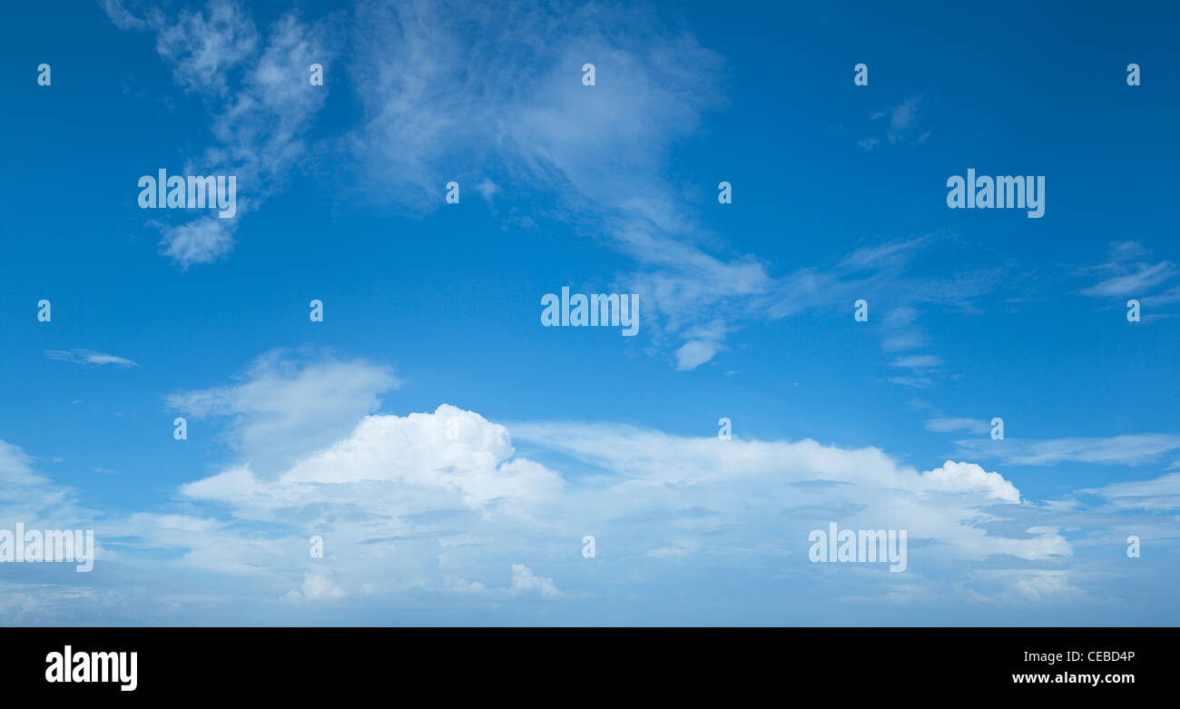 Erstaunliche bewölkten Himmel. Panorama-Komposition in hoher Auflösung. Stockfoto