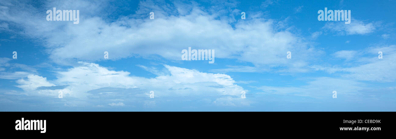 Panorama-Aufnahme von einem schönen bewölkten Himmel, in hoher Auflösung Stockfoto