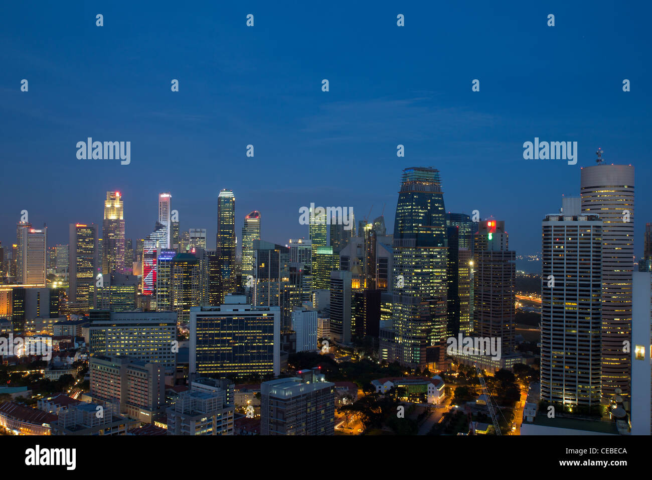 Singapur Stadtbild am blauen Stunde Luftbild Stockfoto