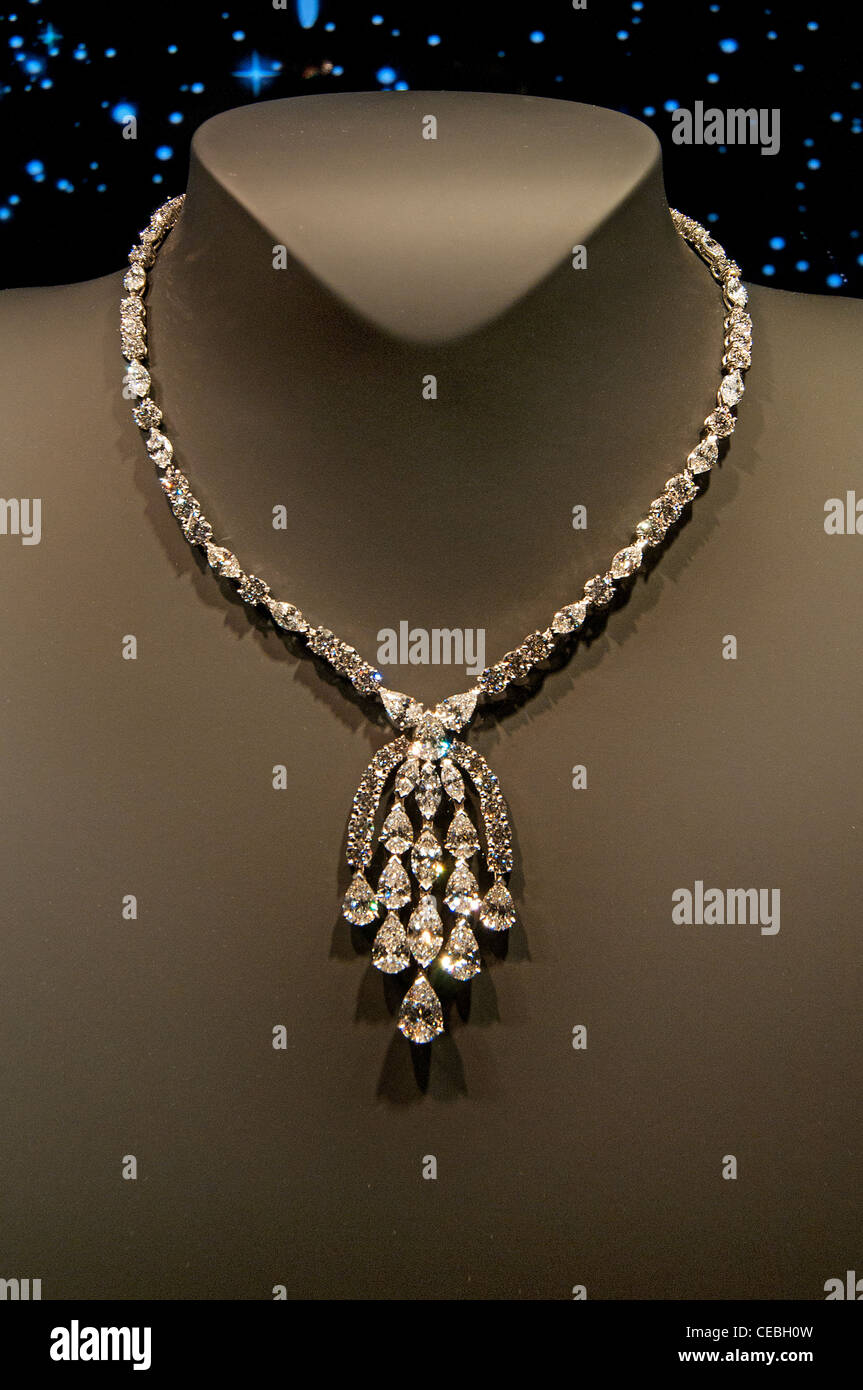 Van Cleef & Äpfel Collier Diamanten Place Vendome Juwelier Juwel Paris Frankreich Stockfoto