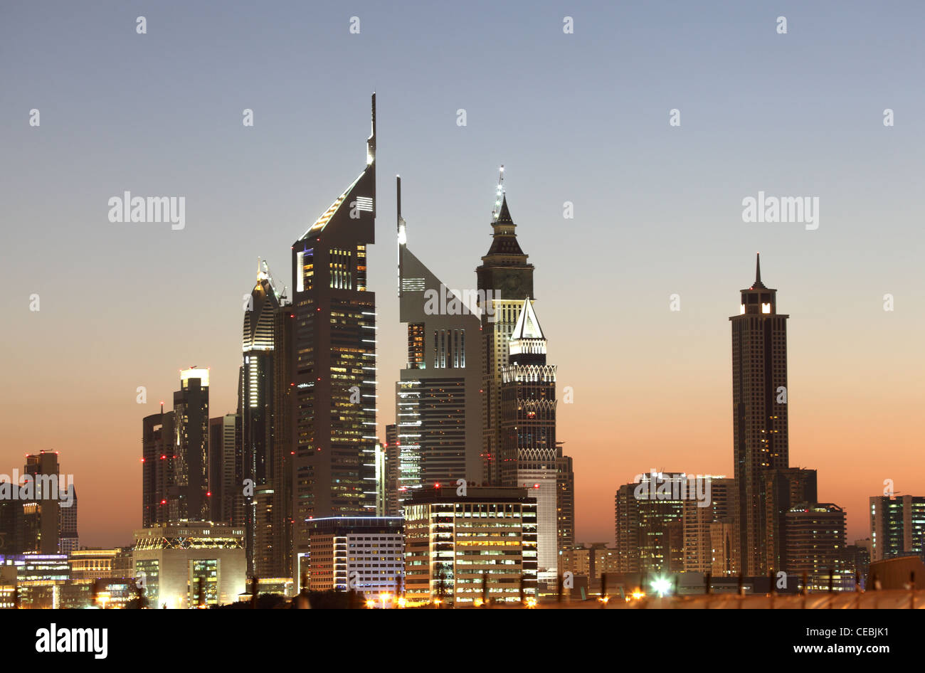 Dubai Downtown Skyline bei Nacht Stockfoto
