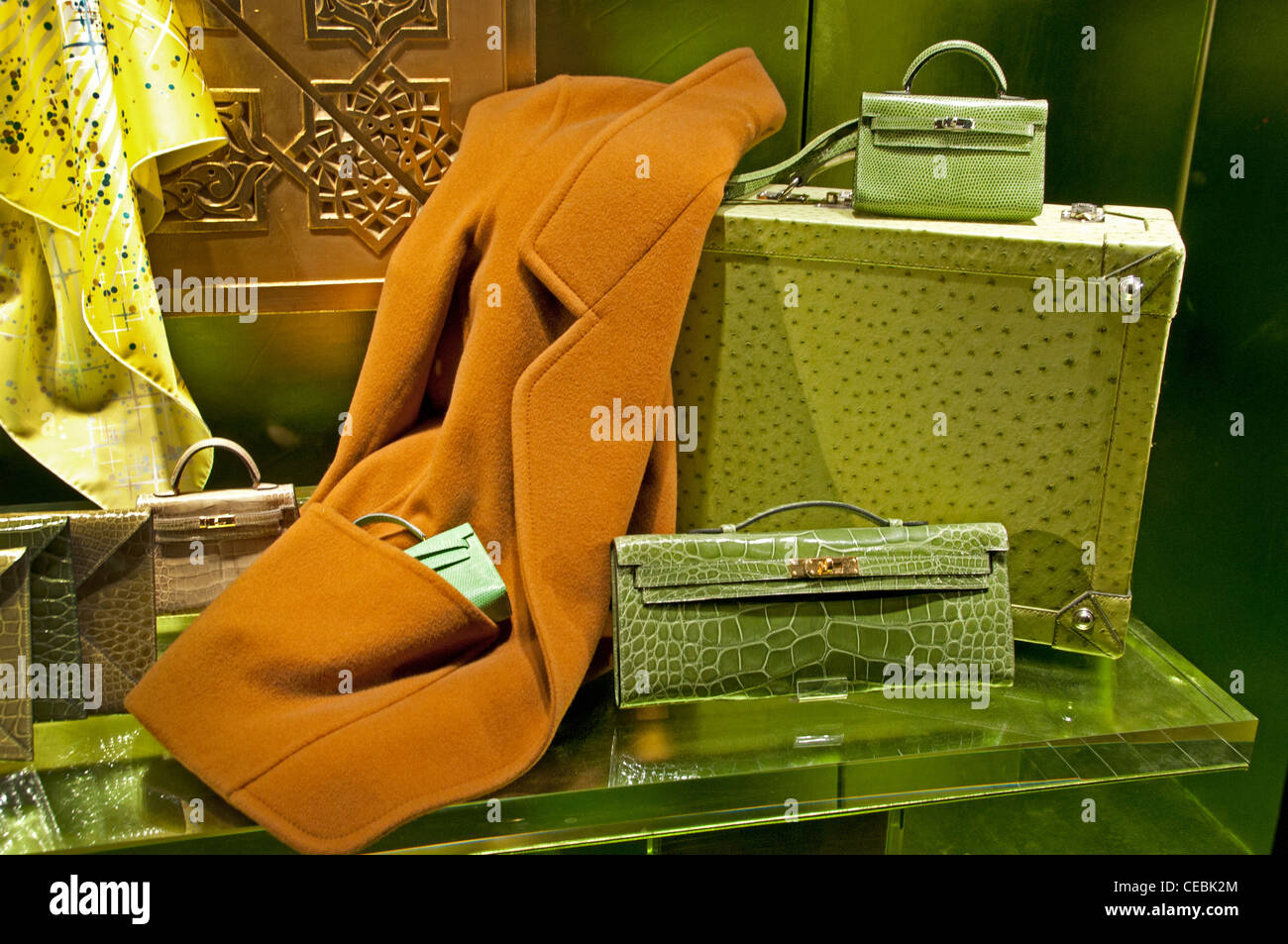 Hermés Paris Frankreich Shop Fenster Anzeige Luxus Mode Couture Shop Zubehör Rue Faubourg Saint-Honoré Stockfoto