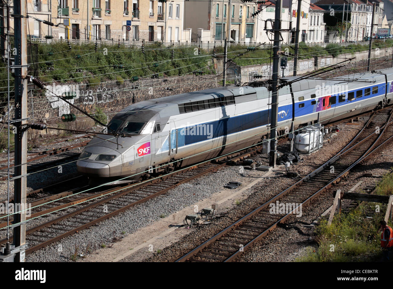 Einen französischen SNCF-Zug (2. Generation TGV) in der Nähe von Reims Raliway Station in Riems, Champagne-Ardenne, Frankreich. Stockfoto