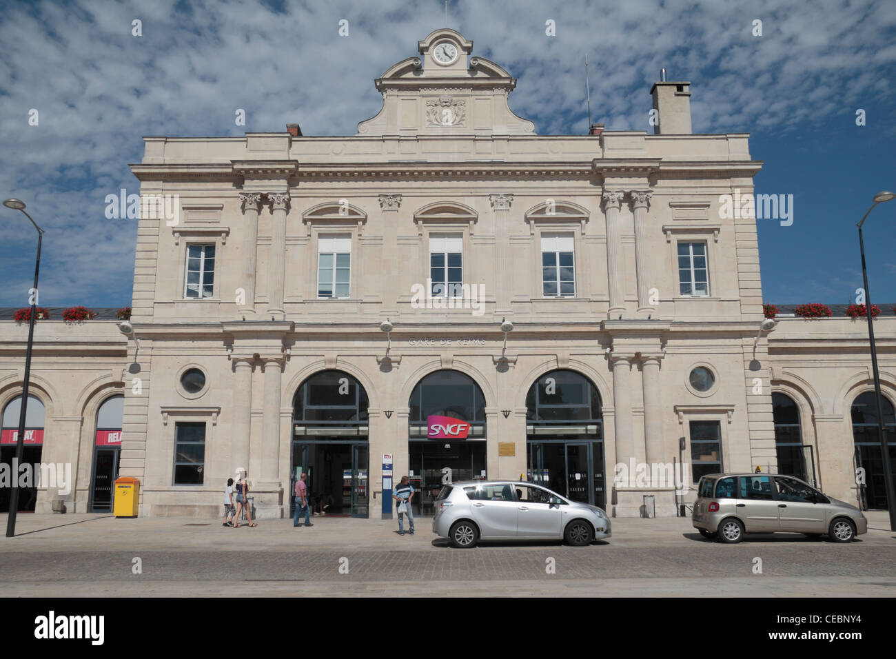 Haupteingang der SNCF Reims Raliway Station, Riems, Champagne-Ardenne, Frankreich. Stockfoto