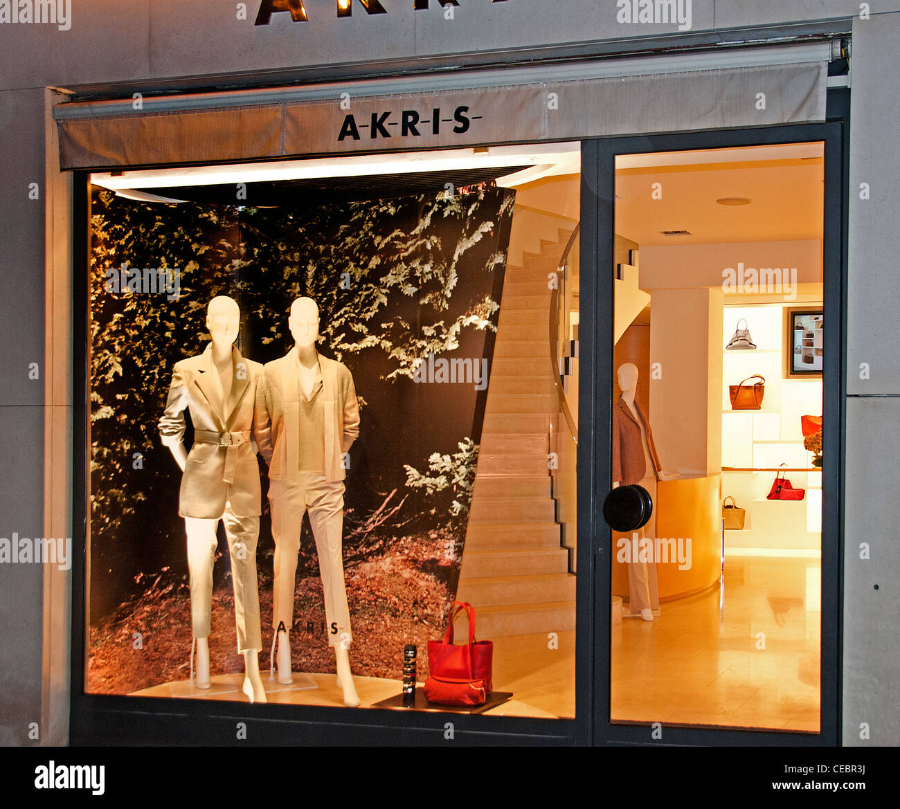 Akris Paris Avenue Montaigne High-Fashion Designer Couturier Frankreich Stockfoto