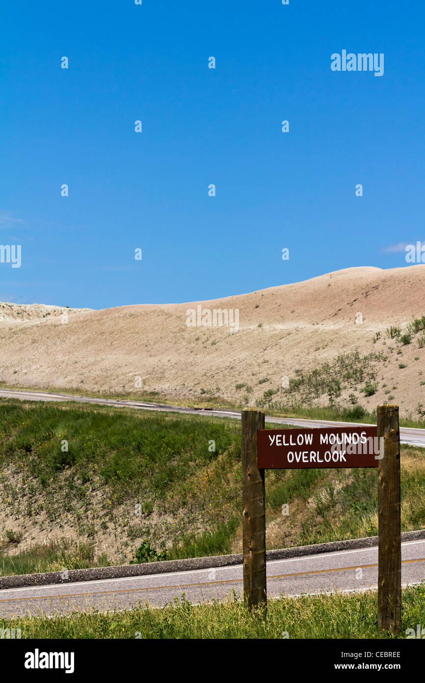 American Badlands Rocky Mountains National Park South Dakota in den USA der Yellow Mounds Mound Mountain überblickt die Landschaft außerhalb des Horizonts Stockfoto