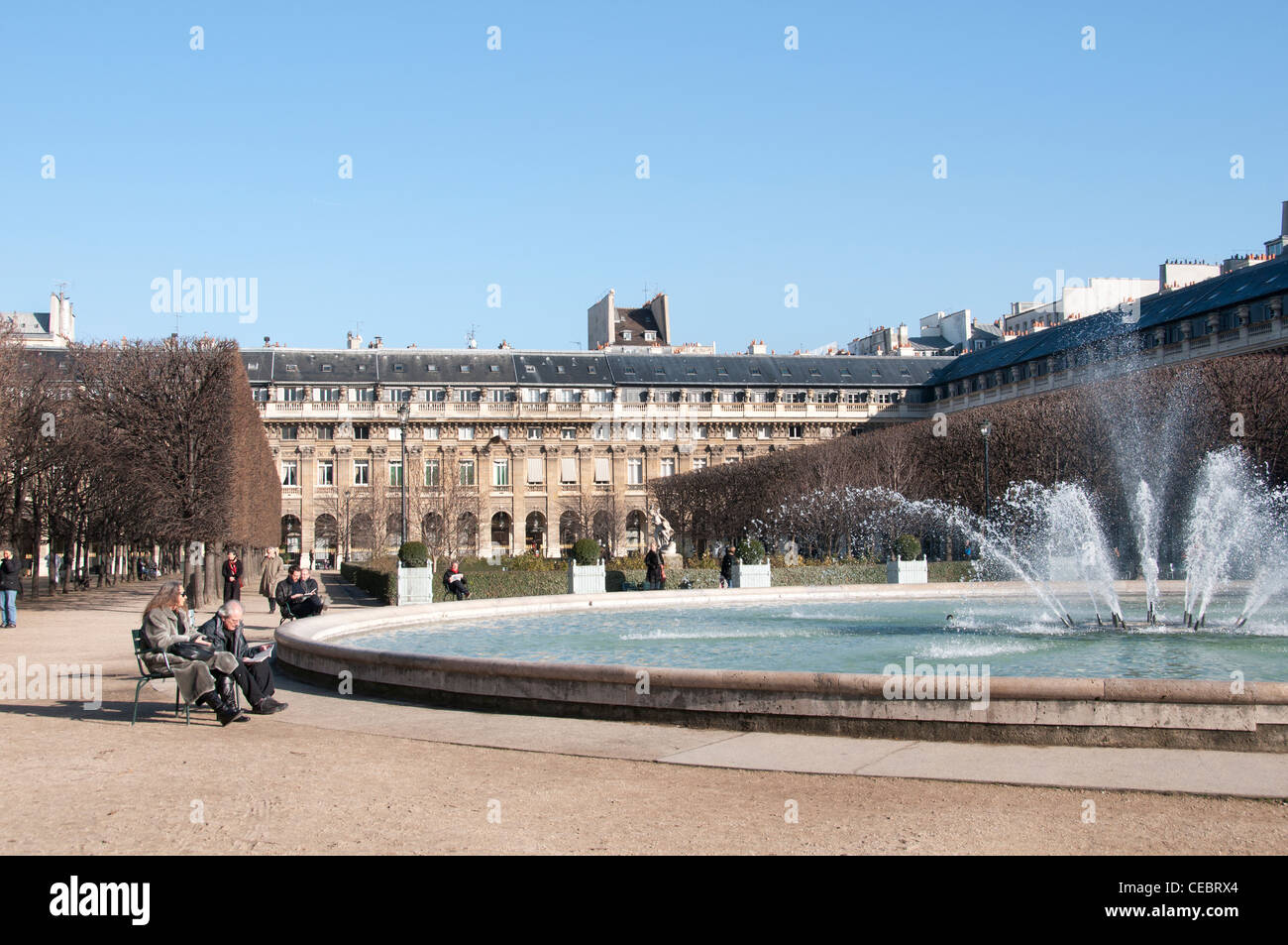 Brunnen und Garten des Palais Royal Paris Frankreich Französisch Stockfoto