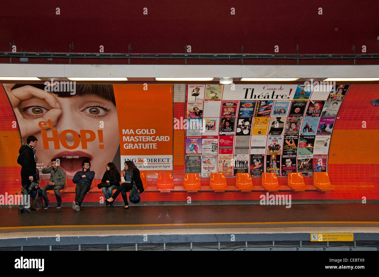 Paris Frankreich Hop Theater Metro Pendler Zug Stockfoto