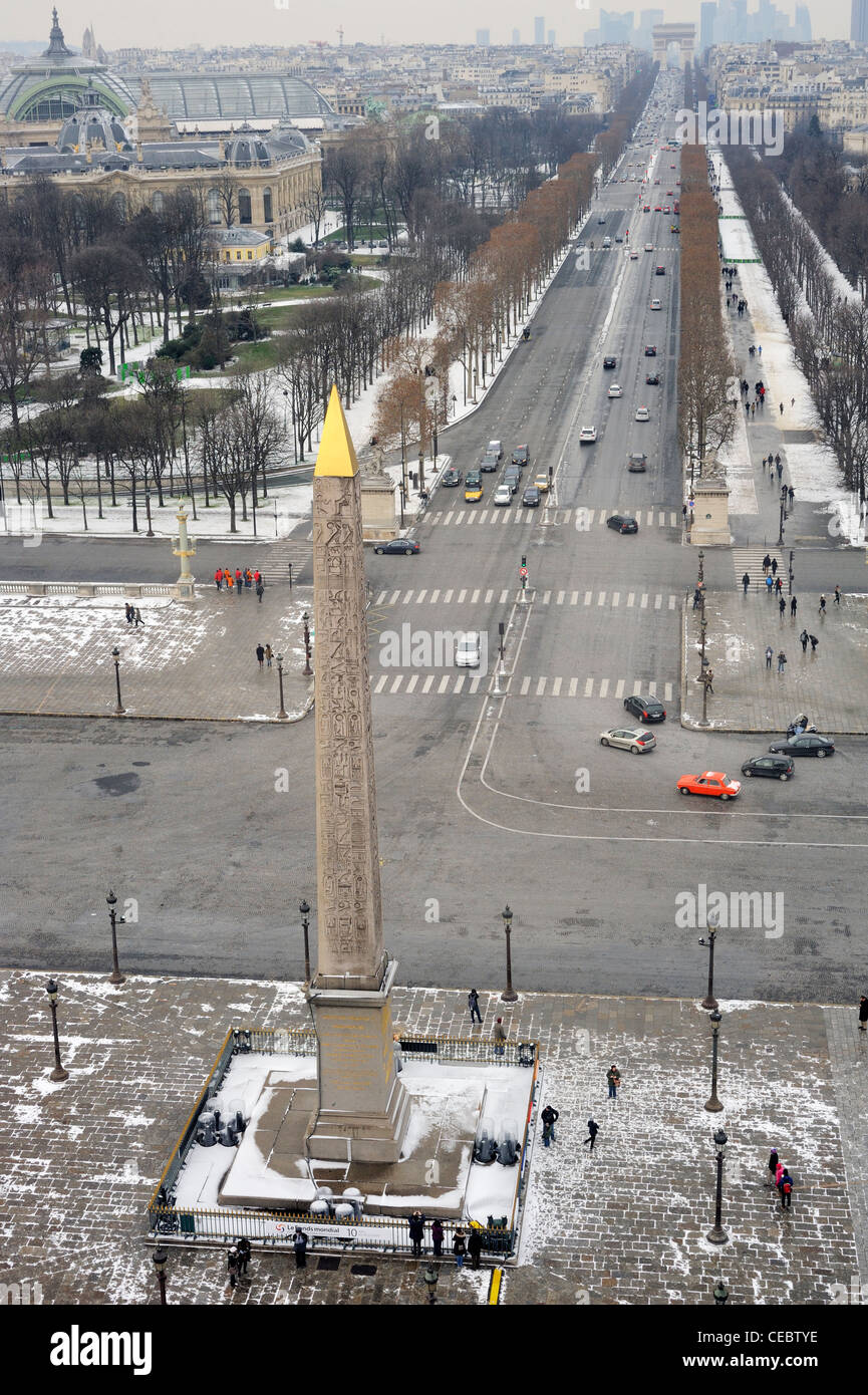 Luftaufnahme von Place de la Concorde und Champs Elysées im Winter, Paris, Frankreich Stockfoto