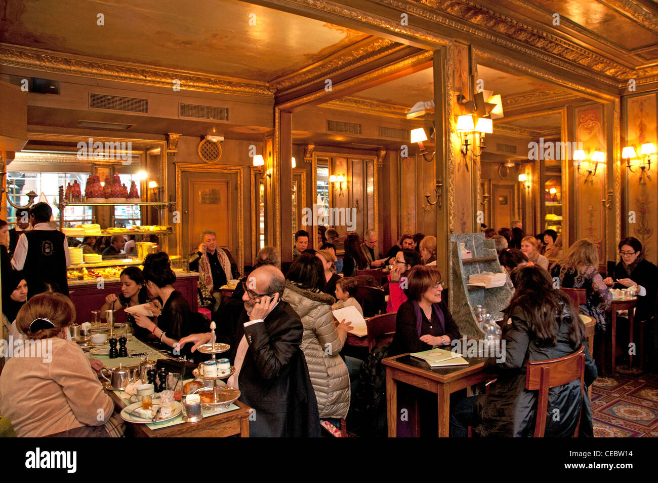 Ladurée Rue Royale Luxus Kuchen Gebäck Restaurant Bäckerei Paris Stockfoto