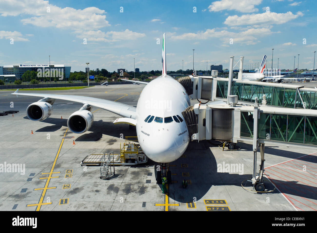 Airbus A380-800 von Emirates Airline am O.R. Tambo International Airport (ORTIA) in Johannesburg, Südafrika Stockfoto