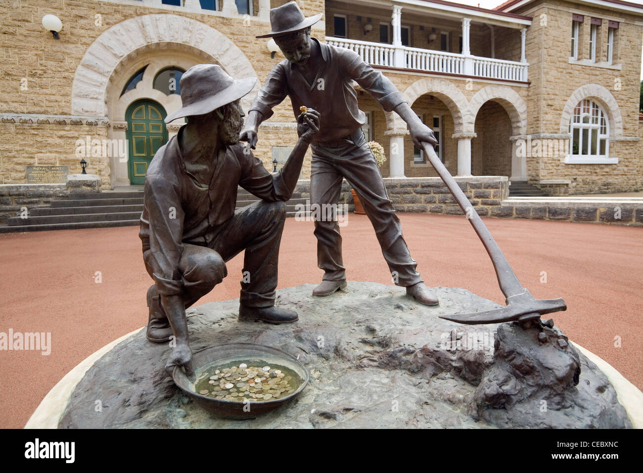 Bergleute Skulptur vor dem historischen Perth Mint, stammt aus dem Jahre 1899. Perth, Western Australia, Australien Stockfoto