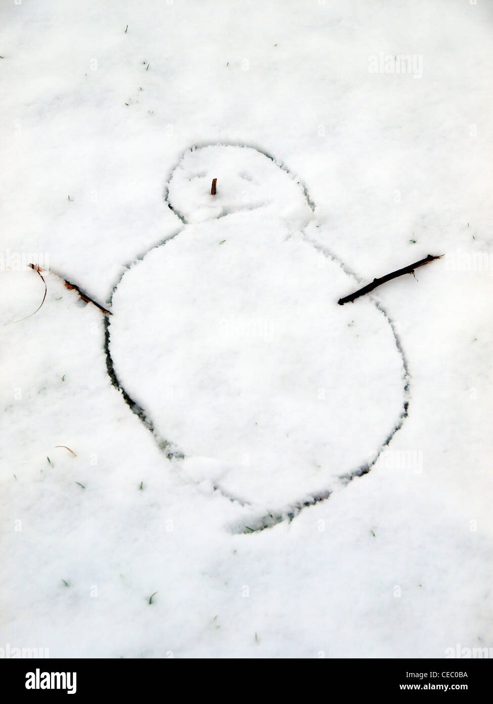 Ein Schneemann in eine frische Decke von Schnee gezeichnet Stockfoto