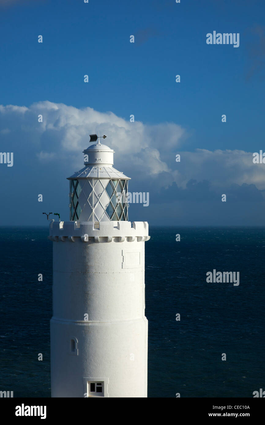 Starten Sie Point-Leuchtturm mit Blick auf den Ärmelkanal und die Küste von Devon, Südengland. Stockfoto