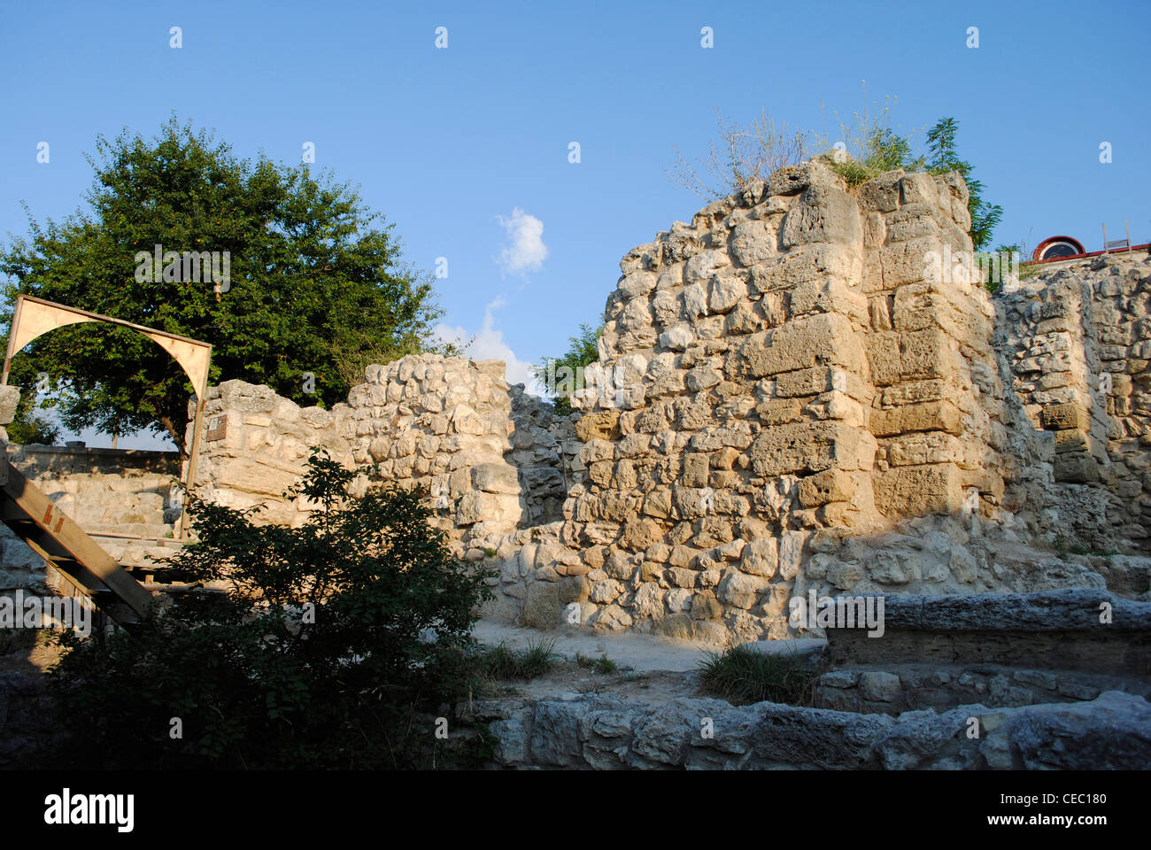 Ukraine. Chersones Taurica. 6. Jahrhundert vor Christus. Griechische Kolonie, die später von den Römern und Byzantinern besetzt. Verteidigungsmauern. Sewastopol. Stockfoto