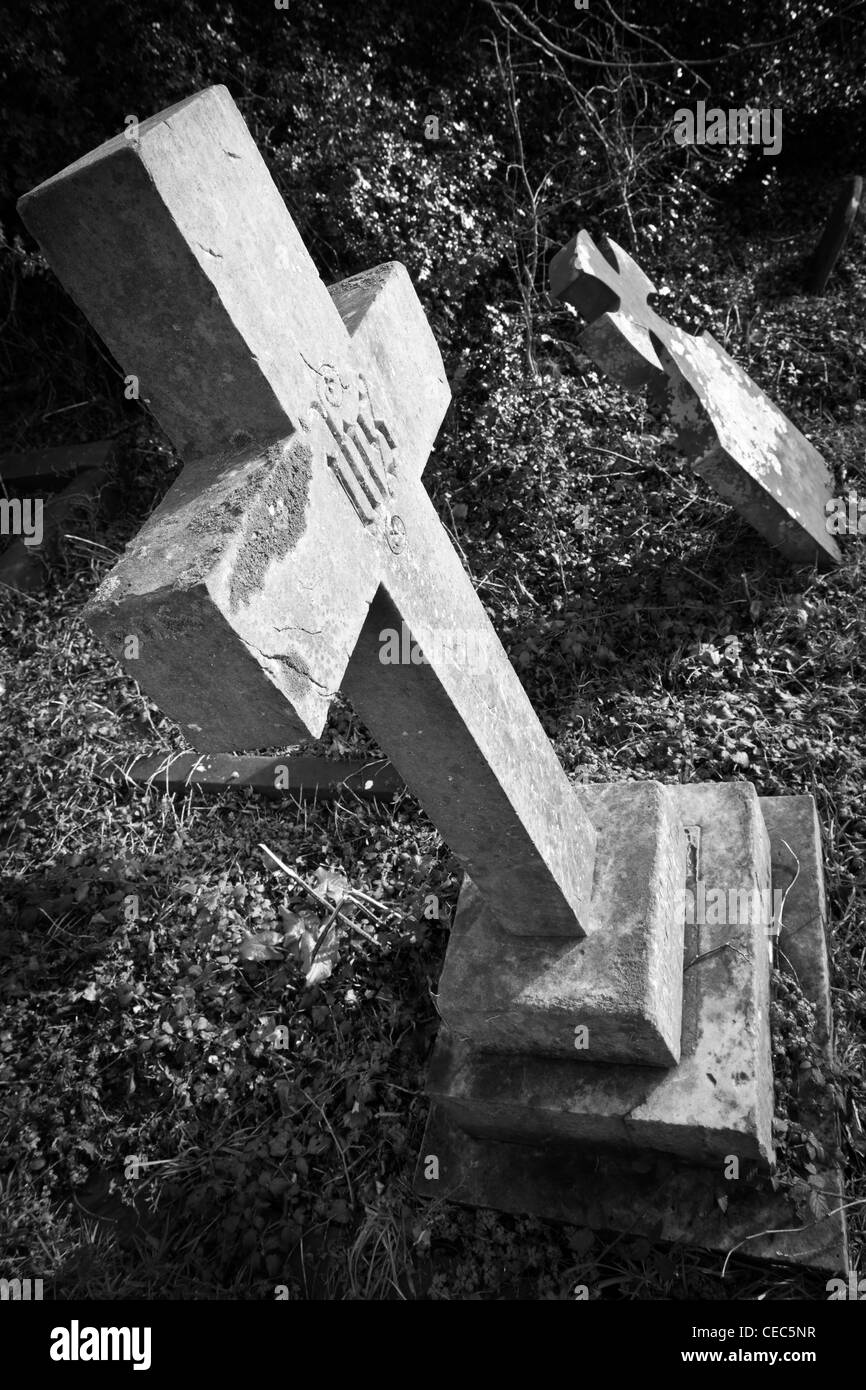 Grabsteine in einer englischen Friedhof Stockfoto