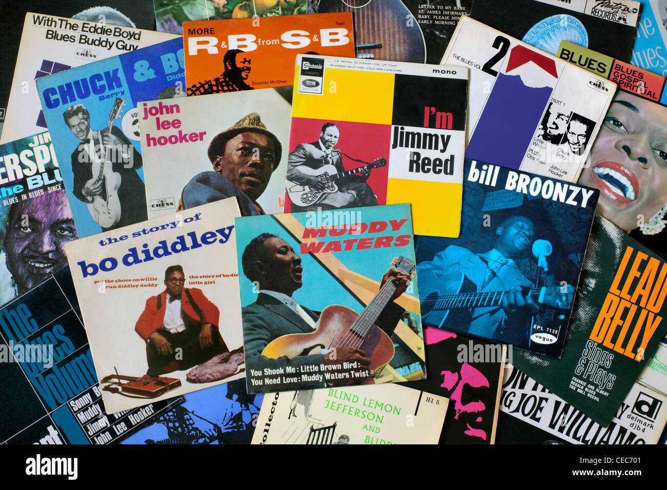 Eine Auswahl an Blues EPs vor allem aus den 1960er Jahren. EPs, wobei 7" Vinyl-Schallplatten mit, in der Regel, 2 Spuren pro Seite und LP-Style Ärmel Stockfoto